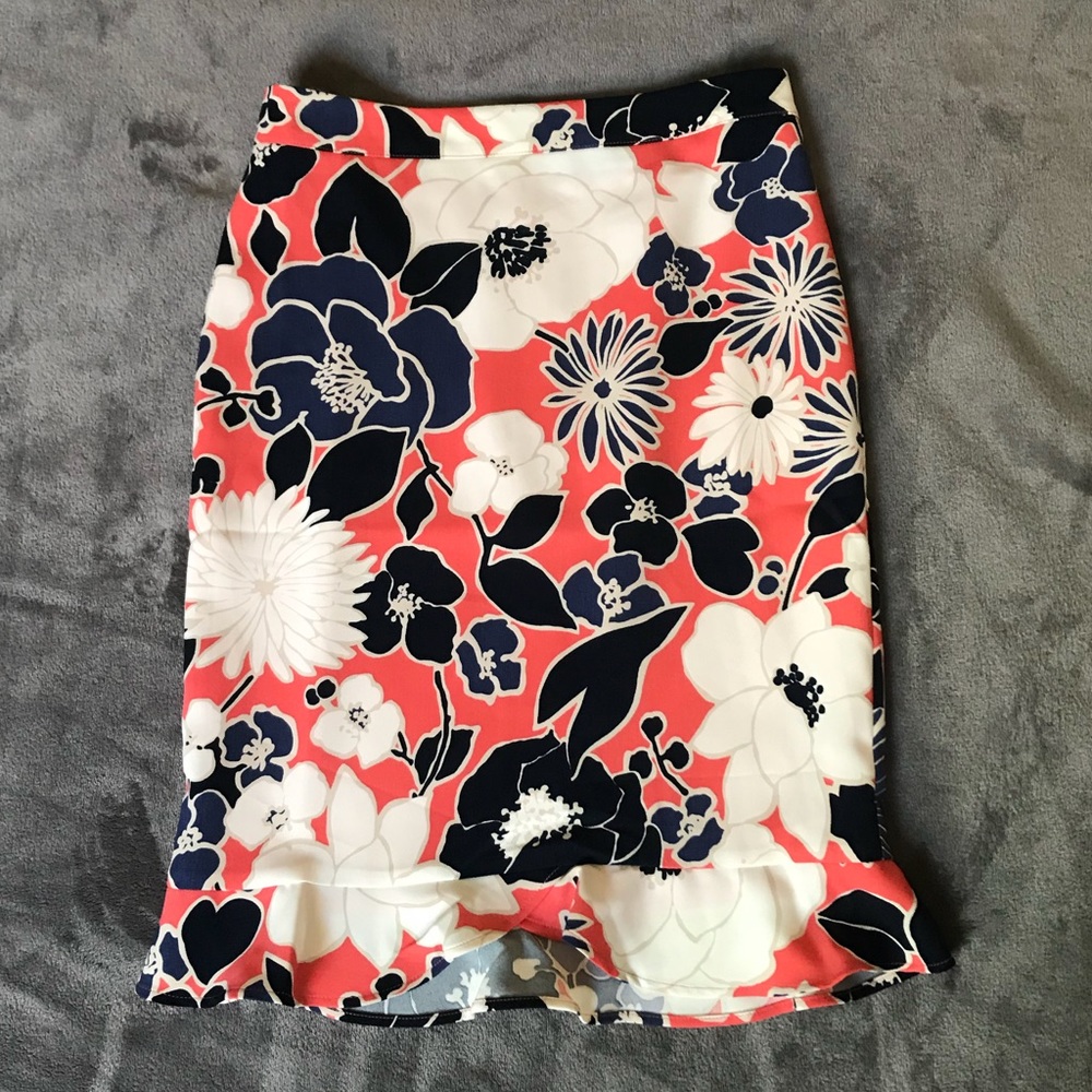 Ann Taylor coral and navy floral skirt with ruffle